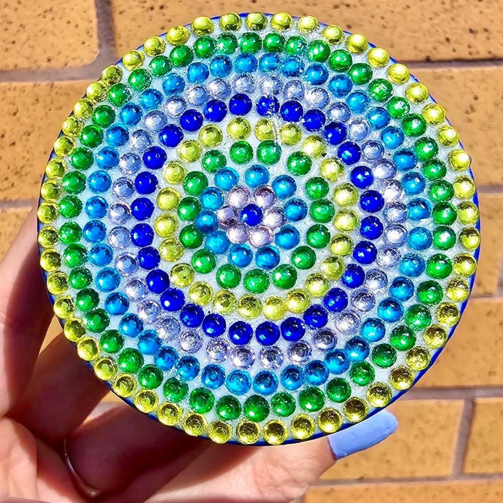 Fidget Scratcher/ Shaker with Miniature Scene